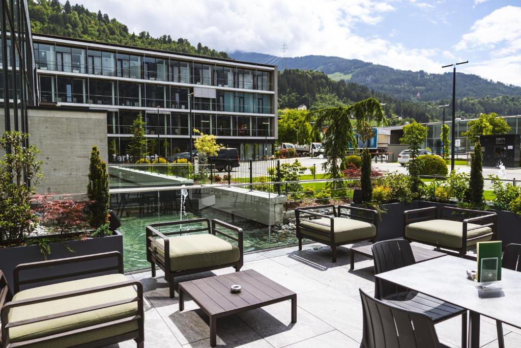 Nespecifikovaný výhled na hory nebo výhled na hory při pohledu z hotelu