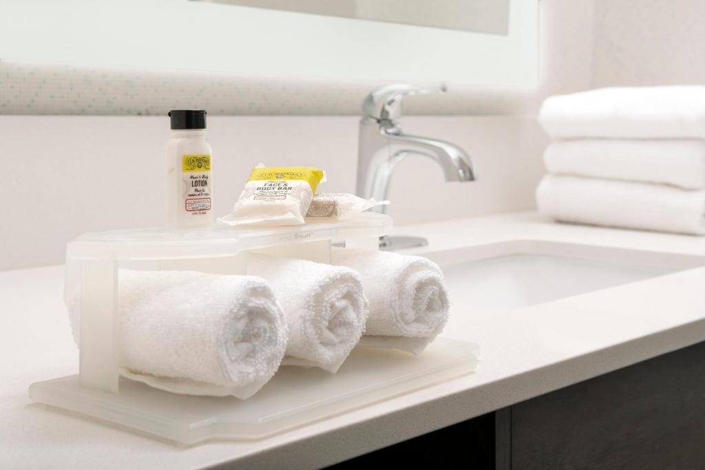 Holiday Inn Express & Suites Annapolis by IHG photo