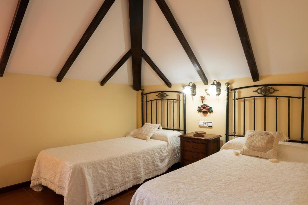 Łóżko lub łóżka w pokoju w obiekcie CASA PAZOS-ARBO