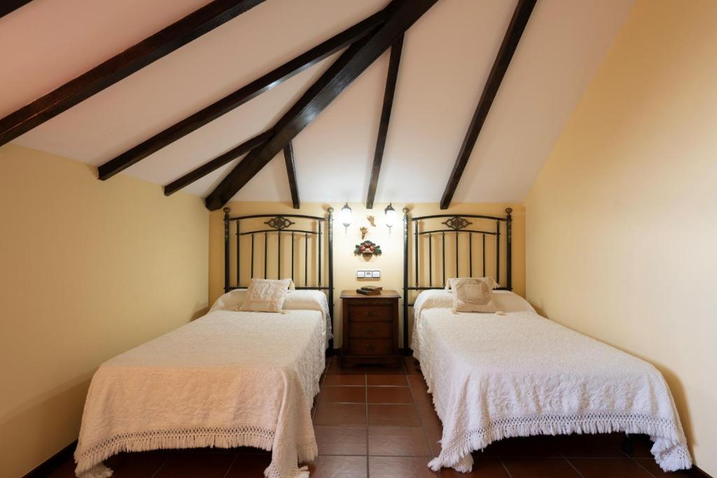 Łóżko lub łóżka w pokoju w obiekcie CASA PAZOS-ARBO