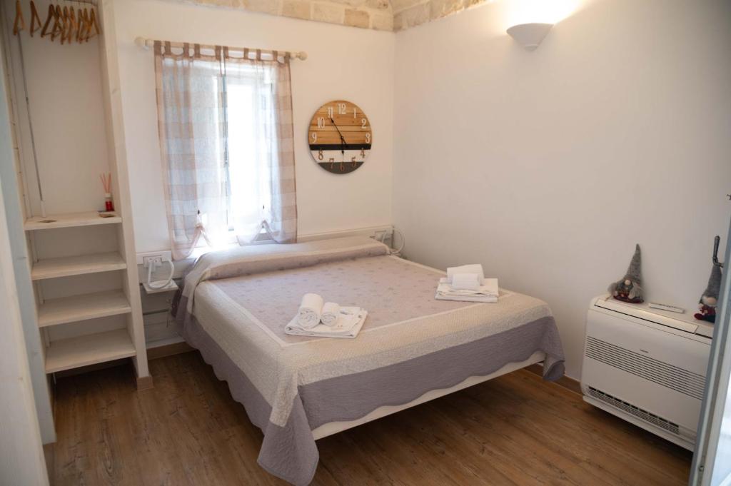 A bed or beds in a room at La linea dell'orizzonte