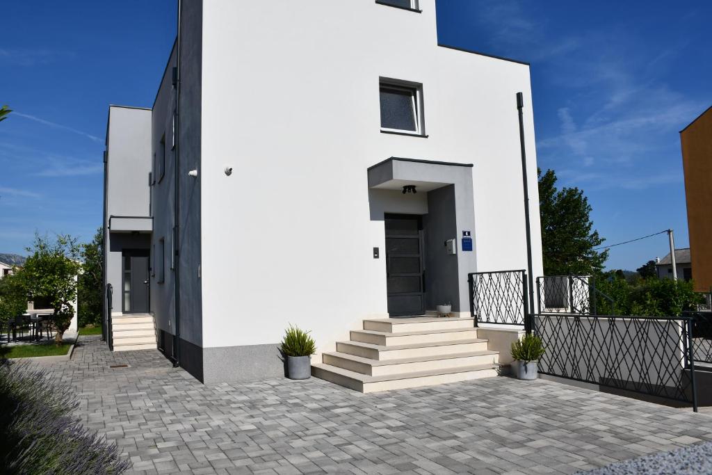 Budova, v ktorej sa apartmán nachádza