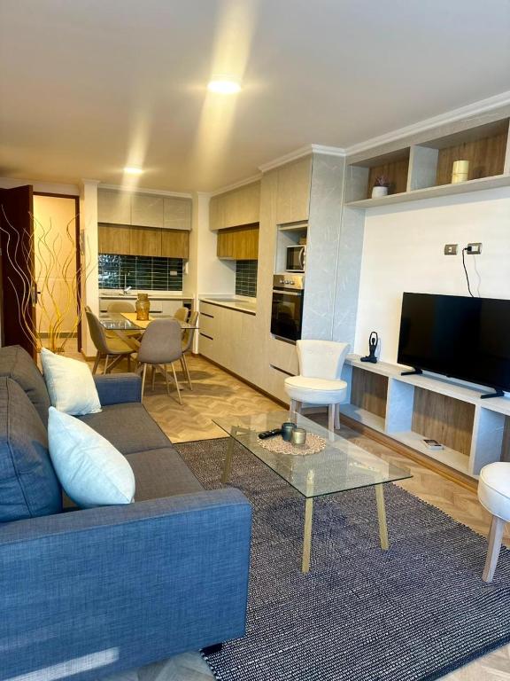 Μια τηλεόραση ή/και κέντρο ψυχαγωγίας στο Amplio y equipado departamento