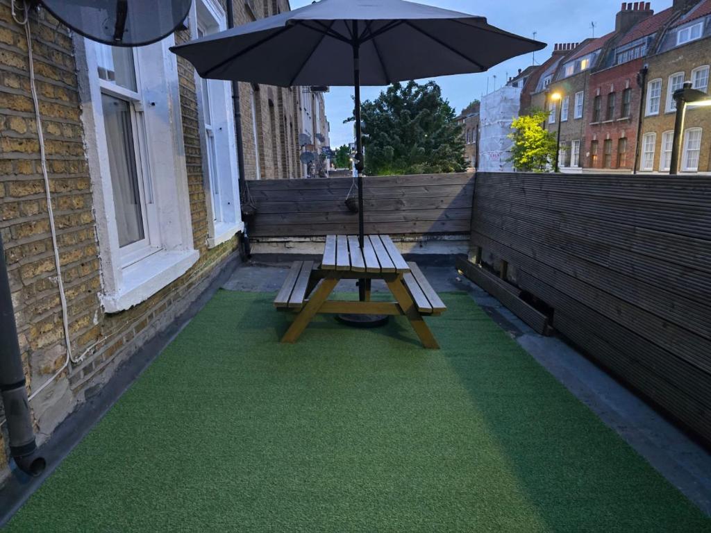 Tower Bridge Roomzzzz BnB, London (updated prices 2026)