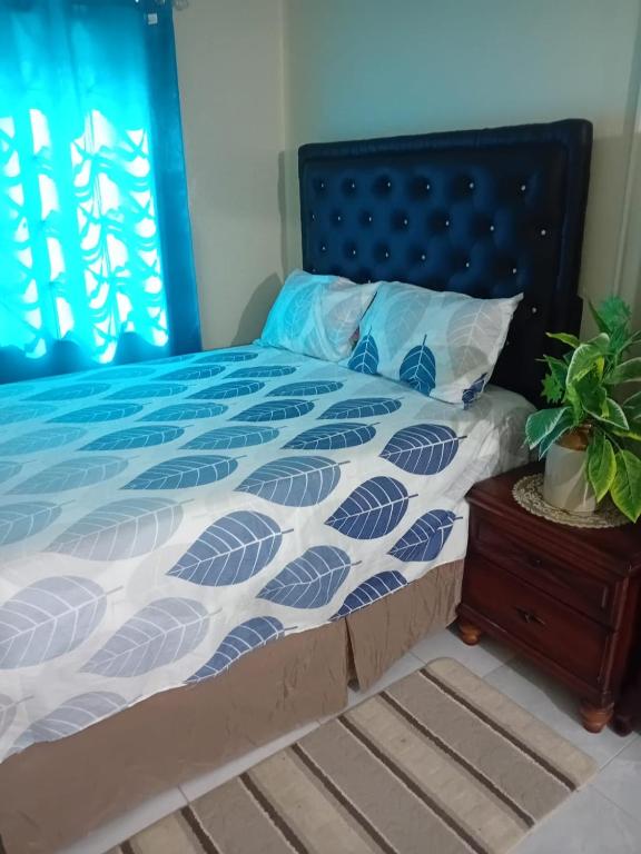 Postel nebo postele na pokoji v ubytování DOUG MANOR flat 1
