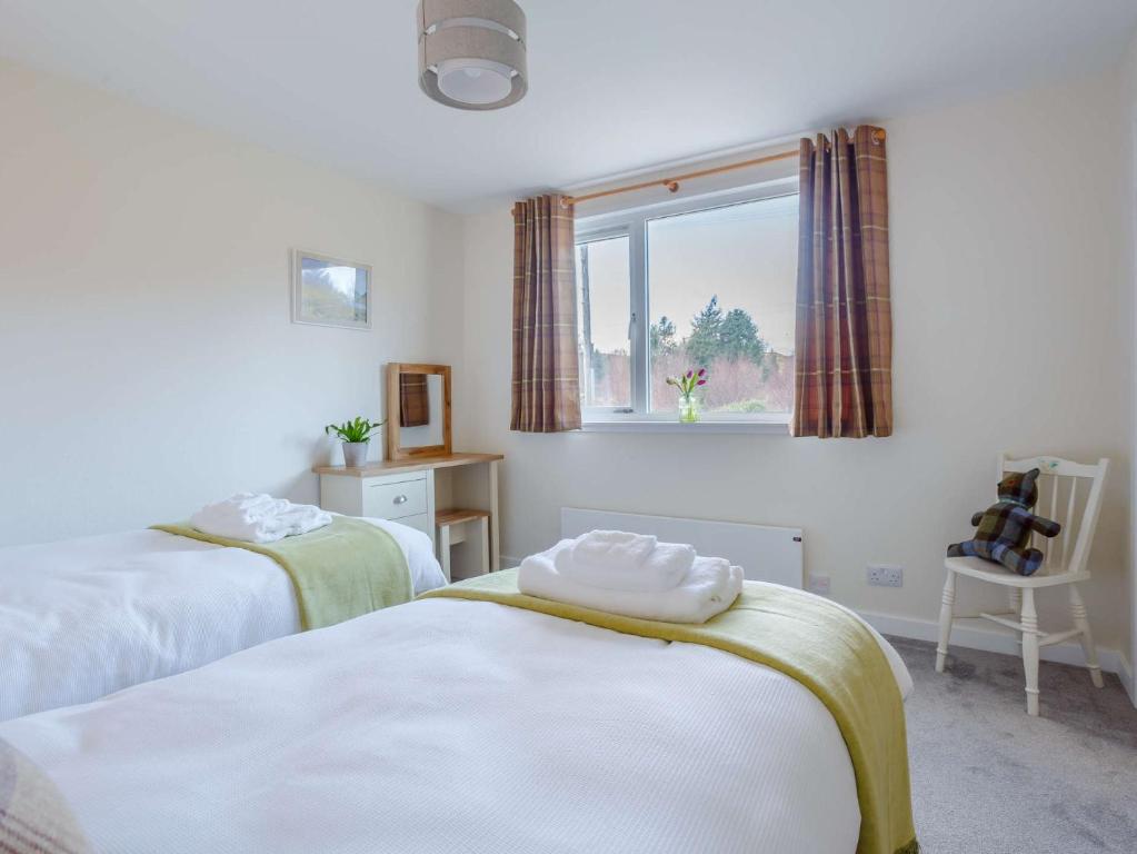 Postel nebo postele na pokoji v ubytování 2 Bed in Camus Croise 86437