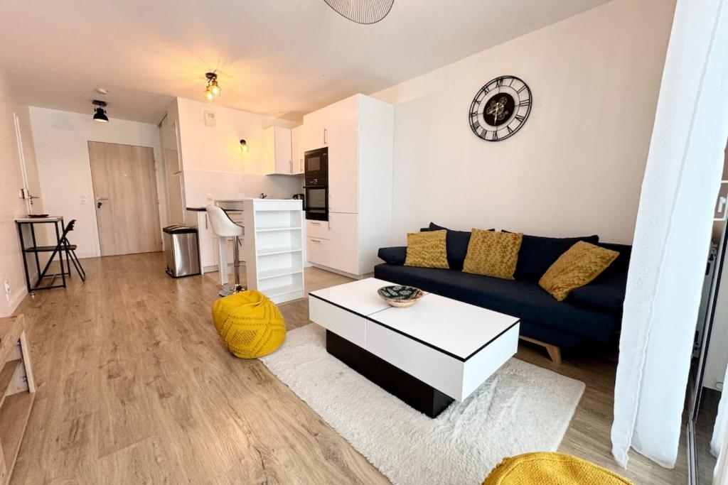 Kuchyň nebo kuchyňský kout v ubytování Péristyle - T2 de standing neuf - Balcon