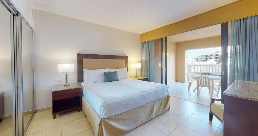 Postel nebo postele na pokoji v ubytování Park Royal Homestay Club Cala Puerto Rico