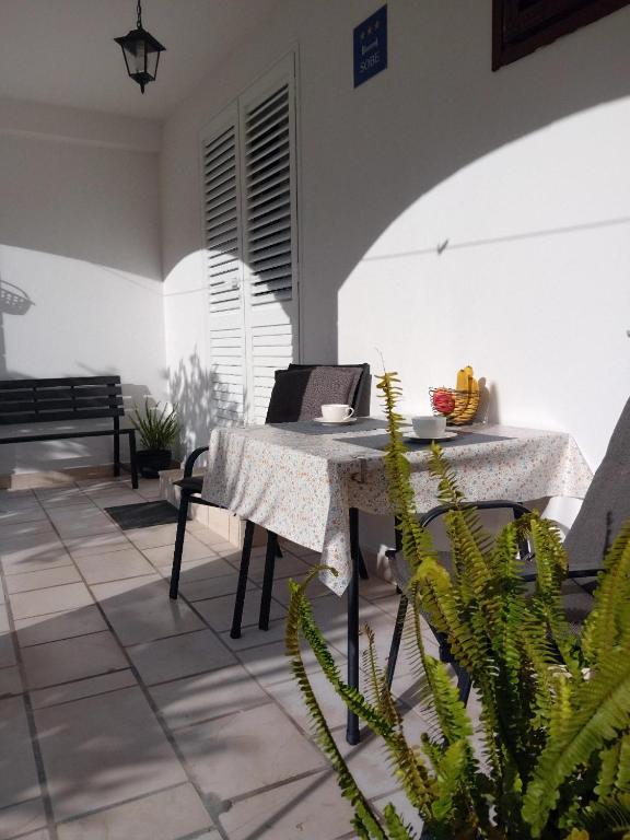 Balkón nebo terasa v ubytování Guesthouse Korkyra Sun
