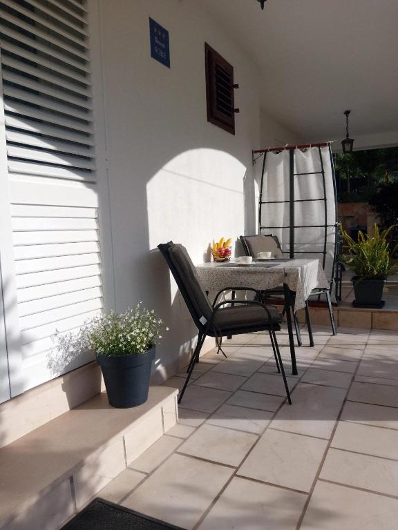 Balkón nebo terasa v ubytování Guesthouse Korkyra Sun