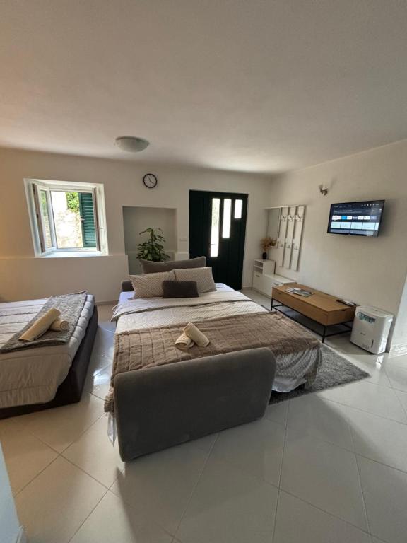 Postel nebo postele na pokoji v ubytování Studio Apartment Krapanj