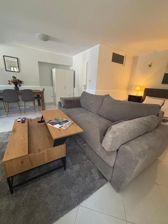 Posezení v ubytování Studio Apartment Krapanj