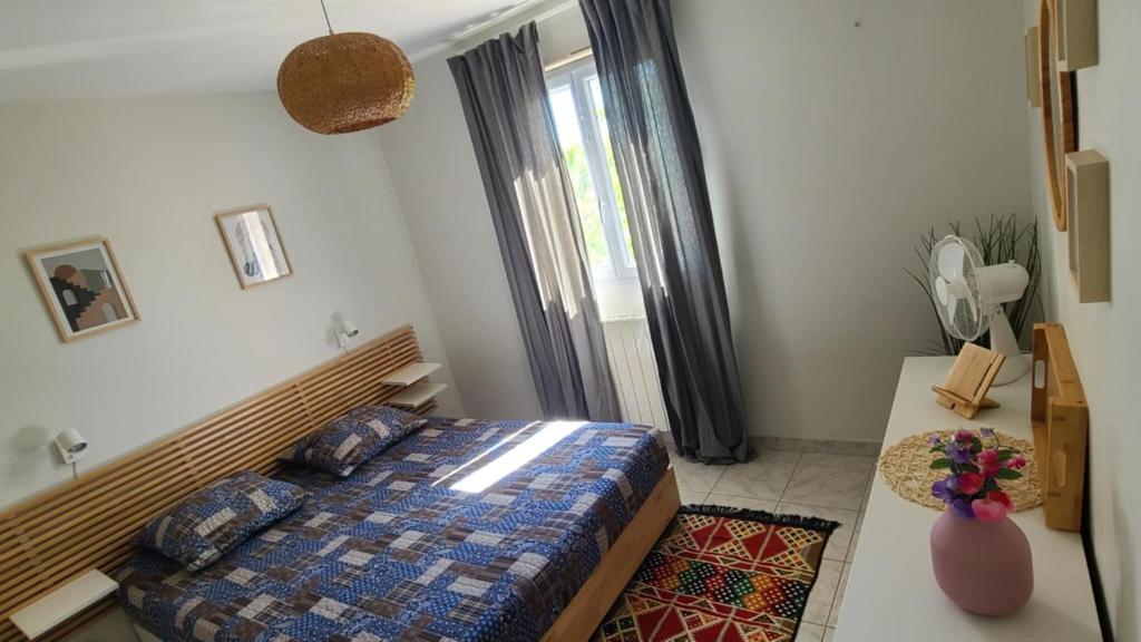 Postel nebo postele na pokoji v ubytování Maison avec jardin à Frontignan