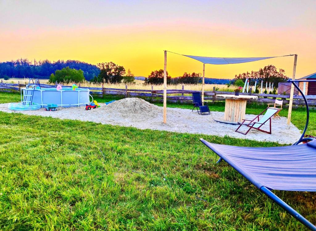 Bazén v ubytování Glamping Niebiańska Osada Jurty Dolnośląskie & SPA nebo v jeho okolí