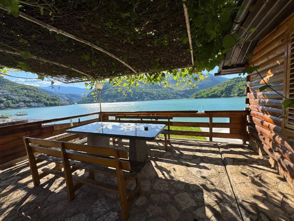 Φωτογραφία από το άλμπουμ του Rustic Heaven Ostrožac Cottage houses σε Jablanica