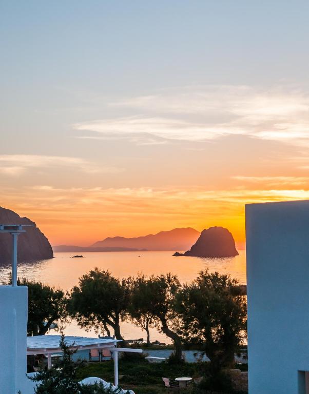 a view of the ocean at sunset from a building at Vilos Suites in Pollonia