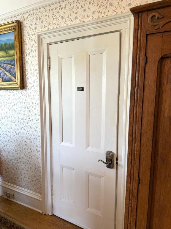Historic Sion Bass Guest House - 