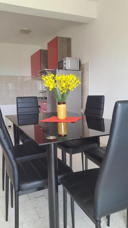Kuchyňa alebo kuchynka v ubytovaní Apartments Vrvilo