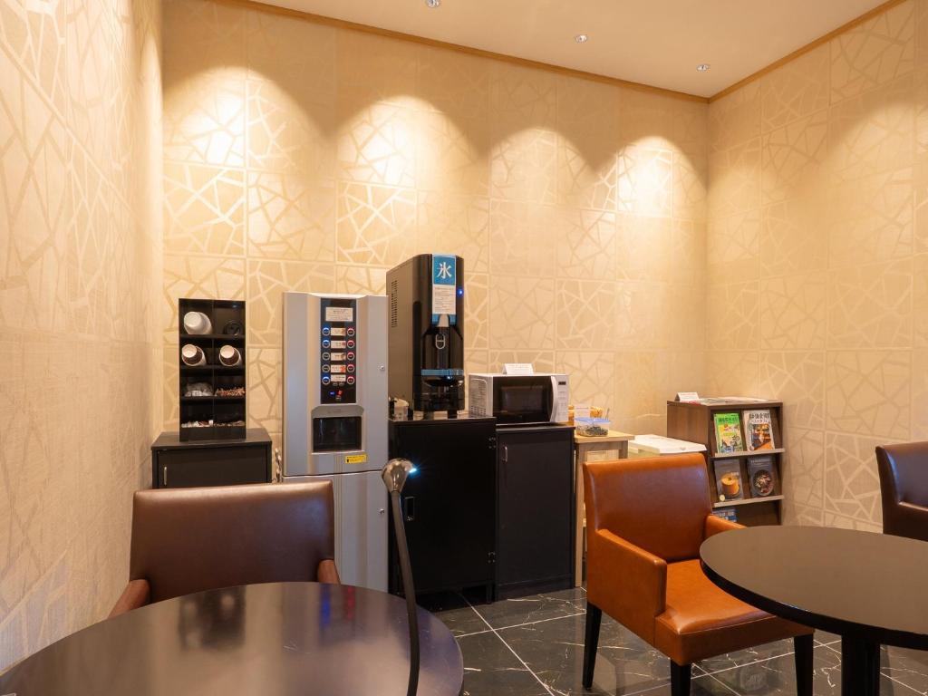 Příslušenství pro přípravu čaje a kávy v ubytování Enoshima Hotel ーEnoshima Island Spa Hotel Buildingー