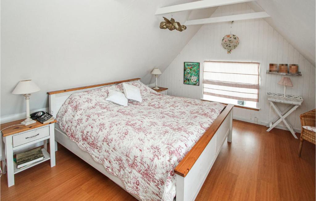 Letto o letti in una camera di Charming Home In Samsø With 1 Bedroom