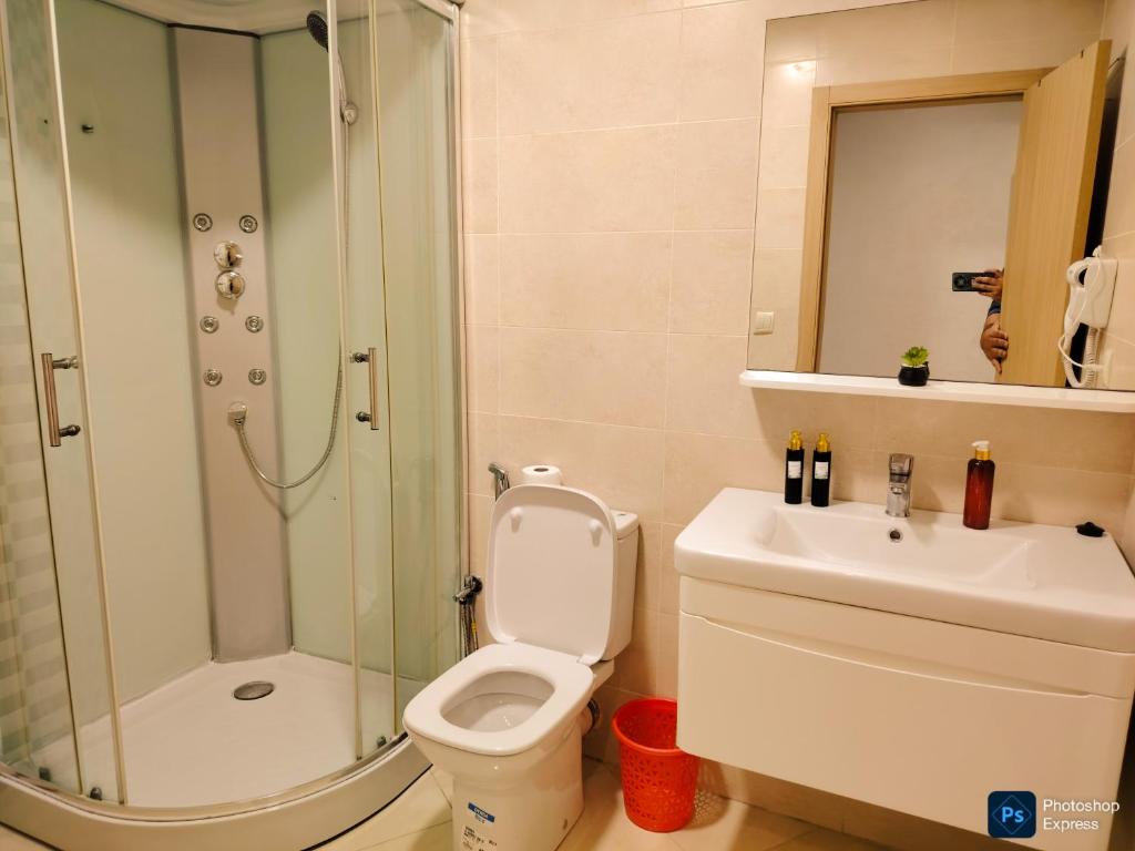Ένα μπάνιο στο Appartement de 3 chambres avec piscine et climatiseur sur la Plage de Achakar