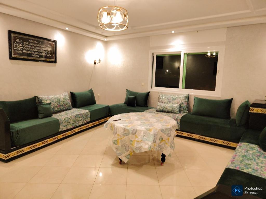 Χώρος καθιστικού στο Appartement de 3 chambres avec piscine et climatiseur sur la Plage de Achakar