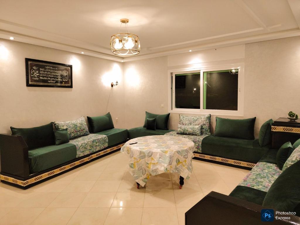 Χώρος καθιστικού στο Appartement de 3 chambres avec piscine et climatiseur sur la Plage de Achakar