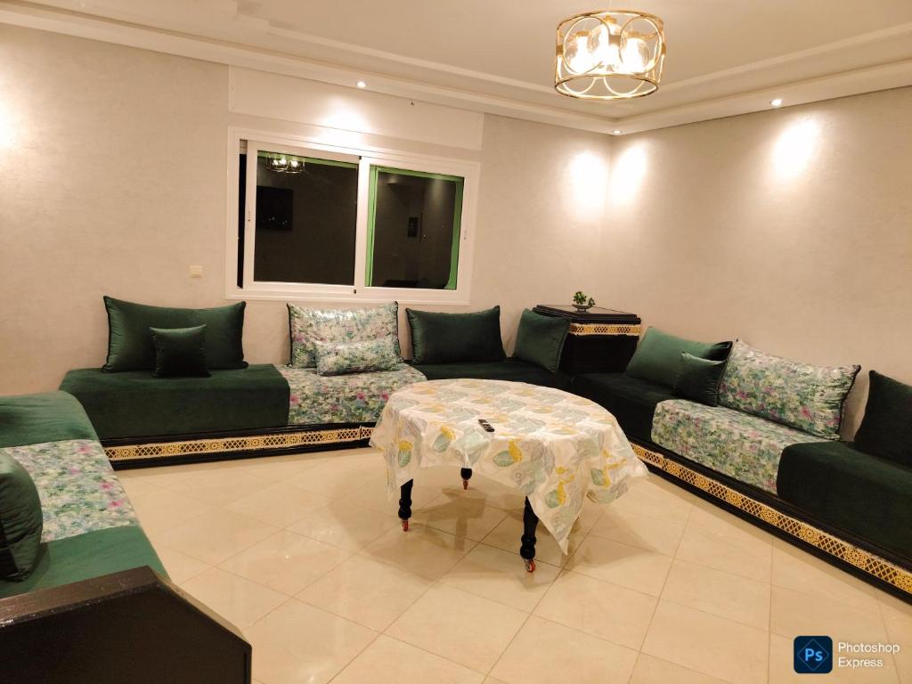 Χώρος καθιστικού στο Appartement de 3 chambres avec piscine et climatiseur sur la Plage de Achakar