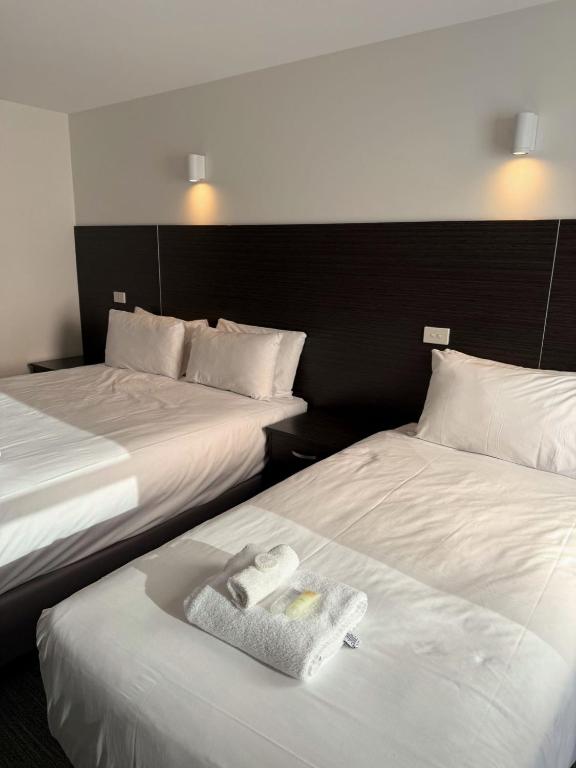 Postel nebo postele na pokoji v ubytování Brighton Hotel Motel