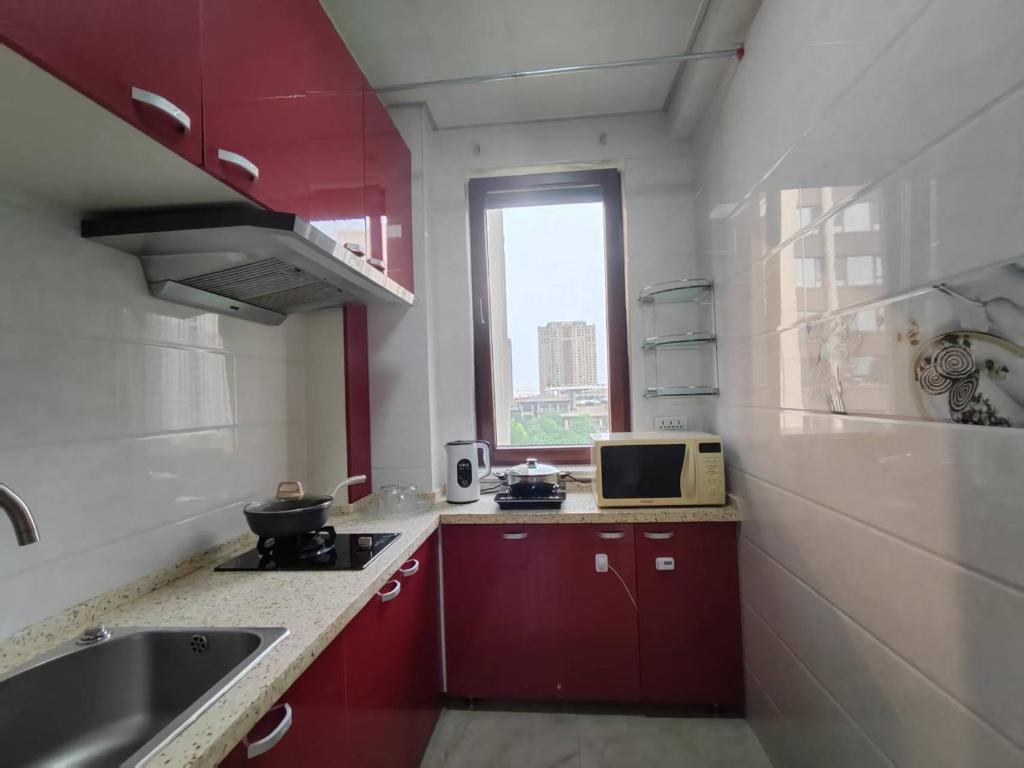 Kuchyň nebo kuchyňský kout v ubytování Central Street Apartment 1