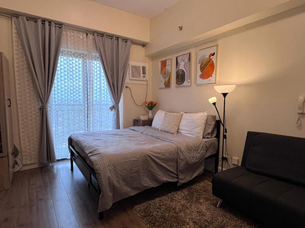 Studio with Balcony, Fast Wifi, Pool & Gym Access, near IT Park