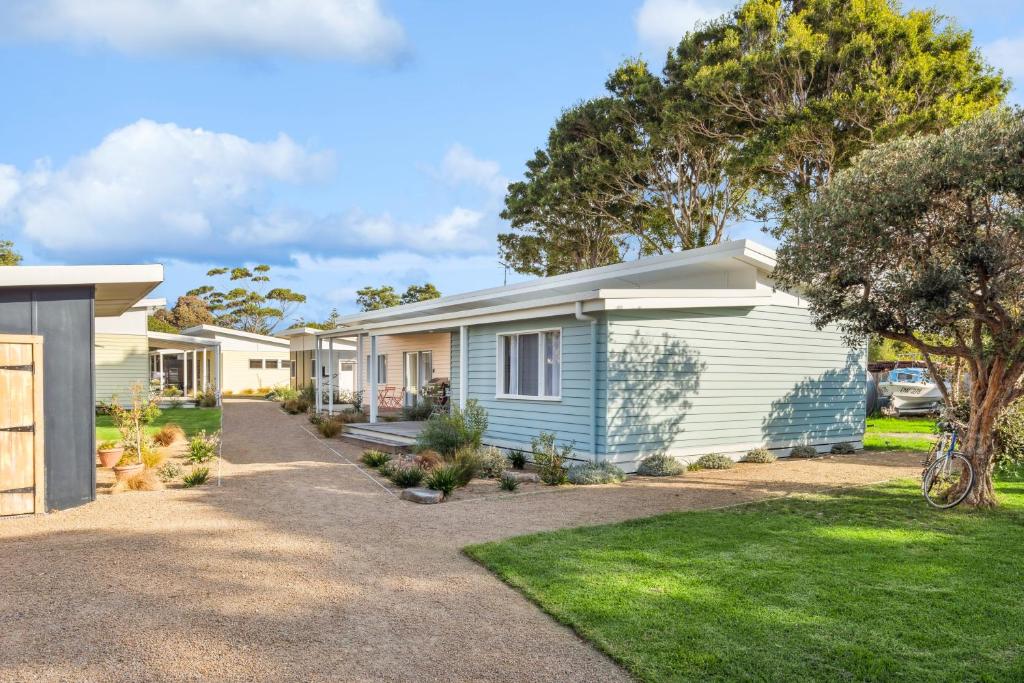 a row of mobile homes in a yard at Joy's Folly in Tootgarook
