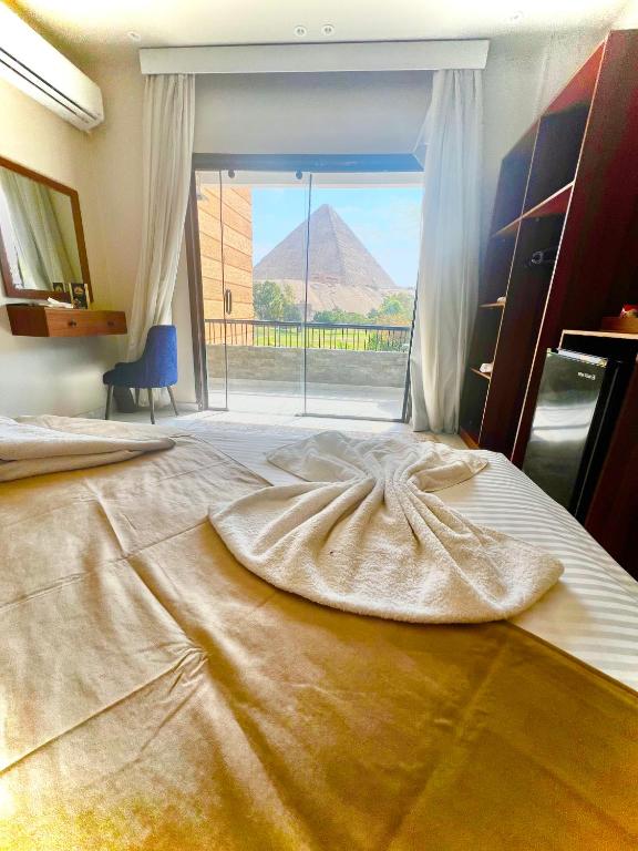 Postel nebo postele na pokoji v ubytování Pyramids Umbrella Hotel