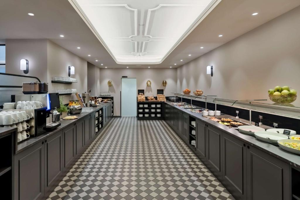 Hotel Astoria Vienna, Curio Collection by Hilton - Resim 14