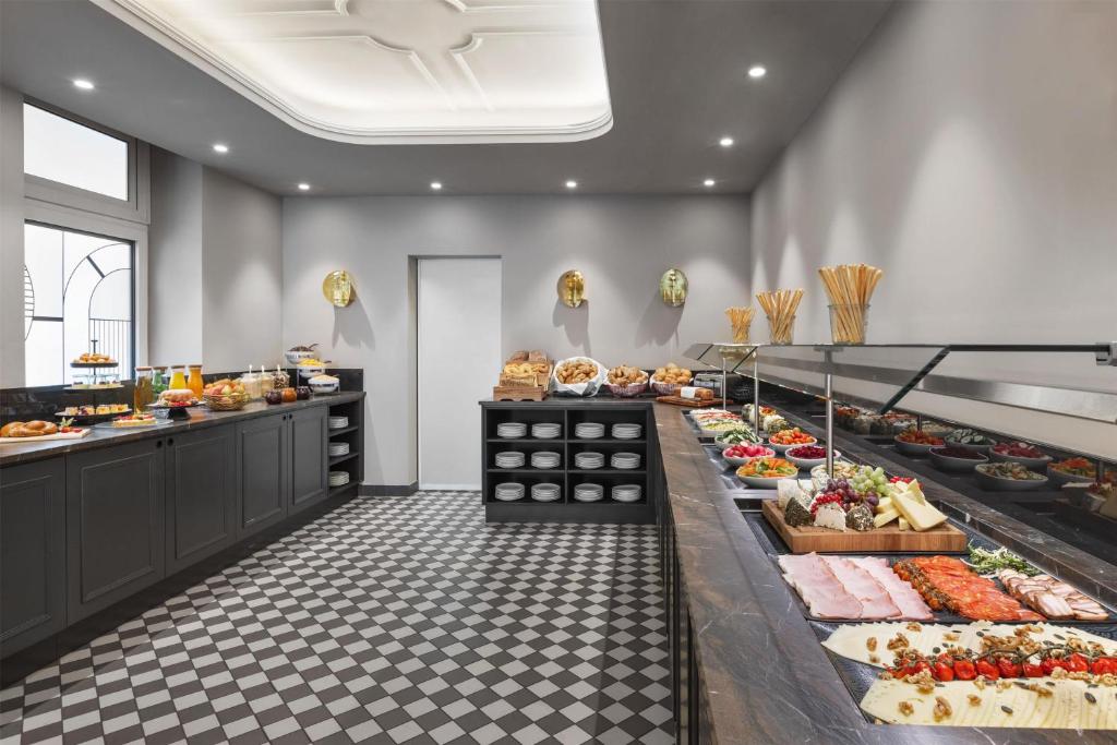 Hotel Astoria Vienna, Curio Collection by Hilton - Resim 16