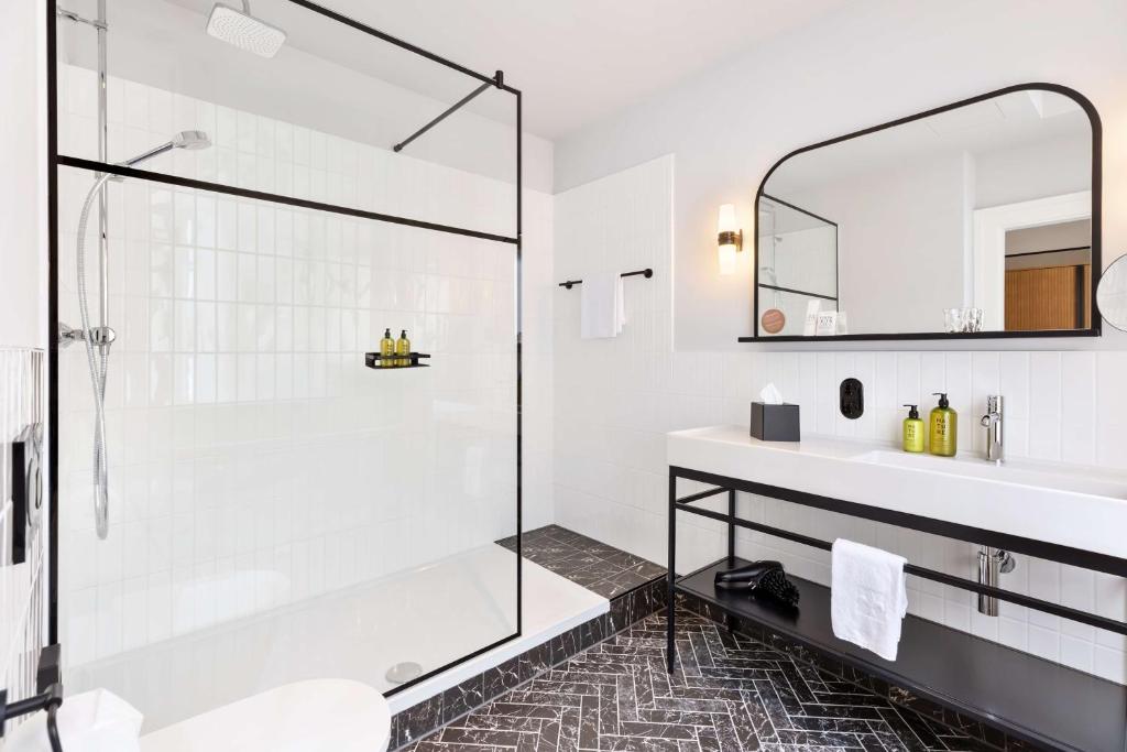 Hotel Astoria Vienna, Curio Collection by Hilton - Resim 24