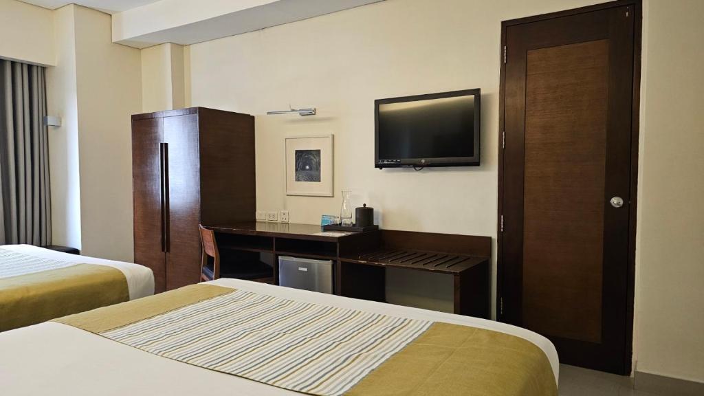 Postel nebo postele na pokoji v ubytování Microtel by Wyndham Acropolis