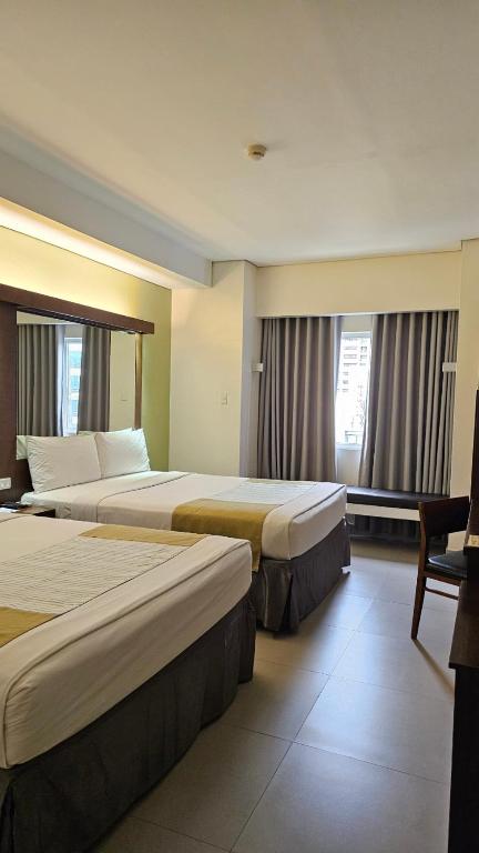 Postel nebo postele na pokoji v ubytování Microtel by Wyndham Acropolis