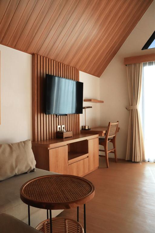 TV a/nebo společenská místnost v ubytování Padi Villa Canggu