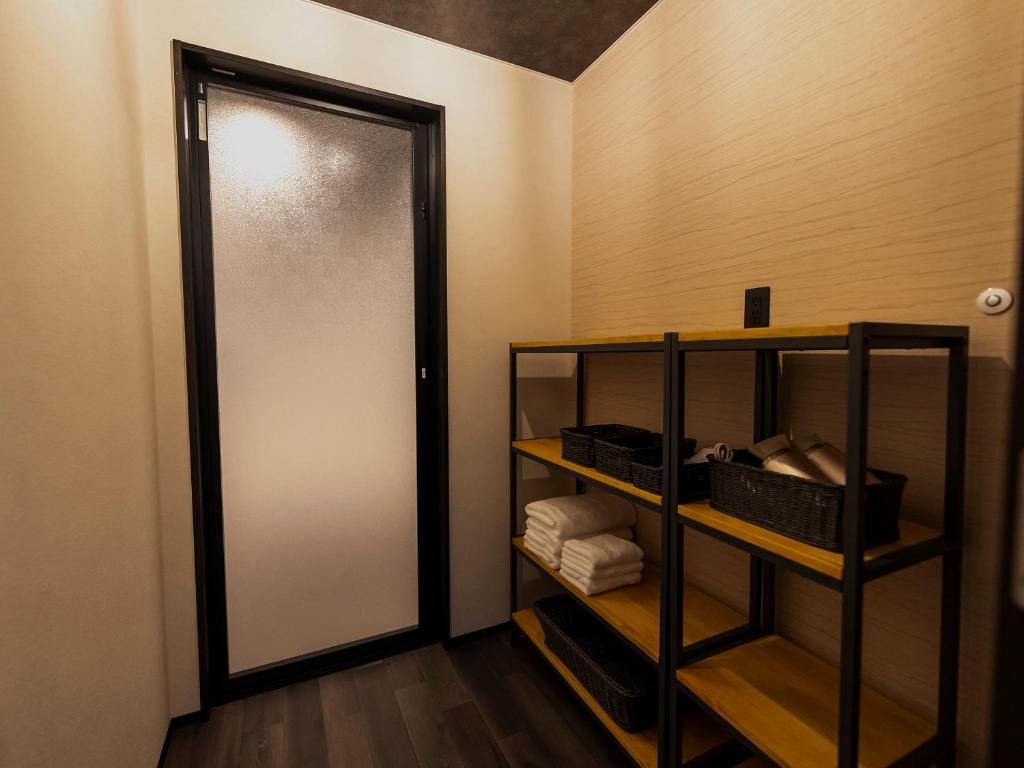 Postel nebo postele na pokoji v ubytování 出雲和結庵