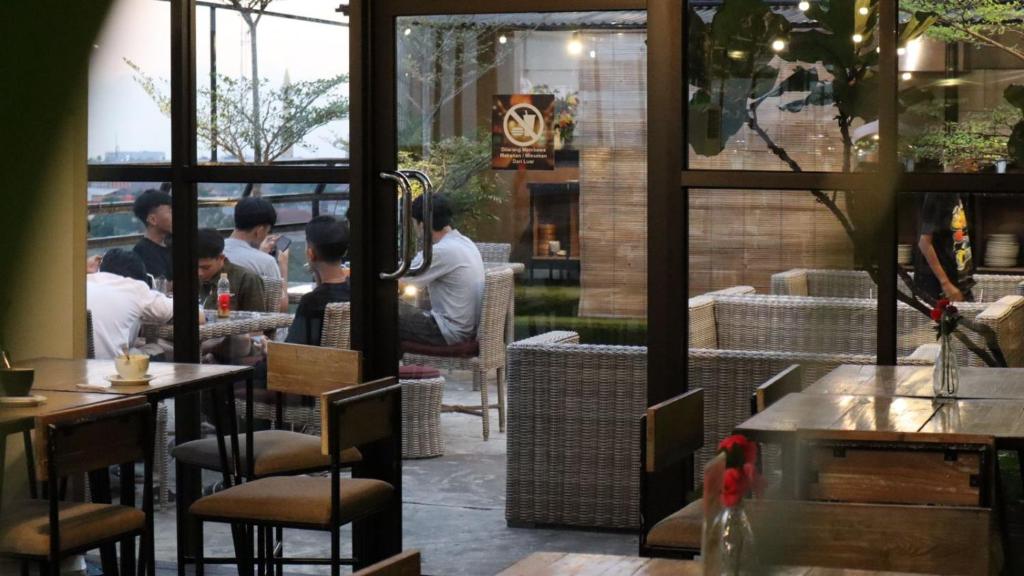Clientes alojados en Yellow Star Gejayan Hotel