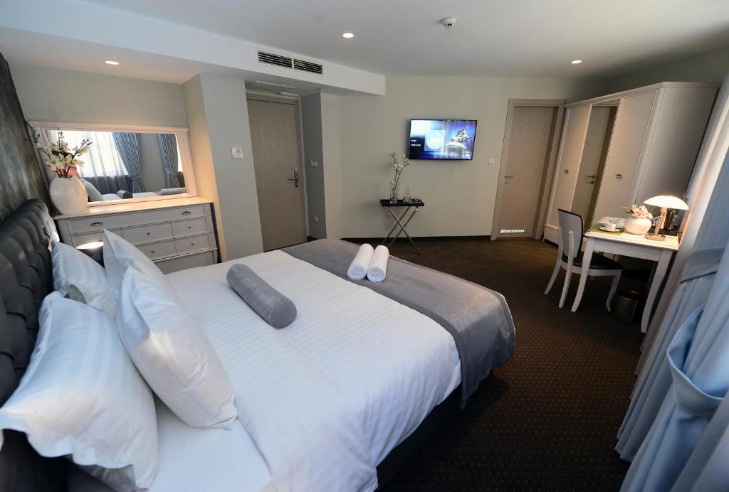 Postel nebo postele na pokoji v ubytování Alexandar Square Boutique Hotel