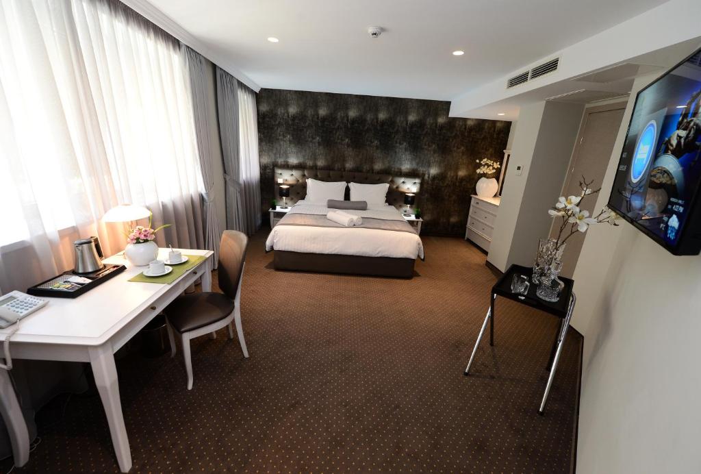 Postel nebo postele na pokoji v ubytování Alexandar Square Boutique Hotel