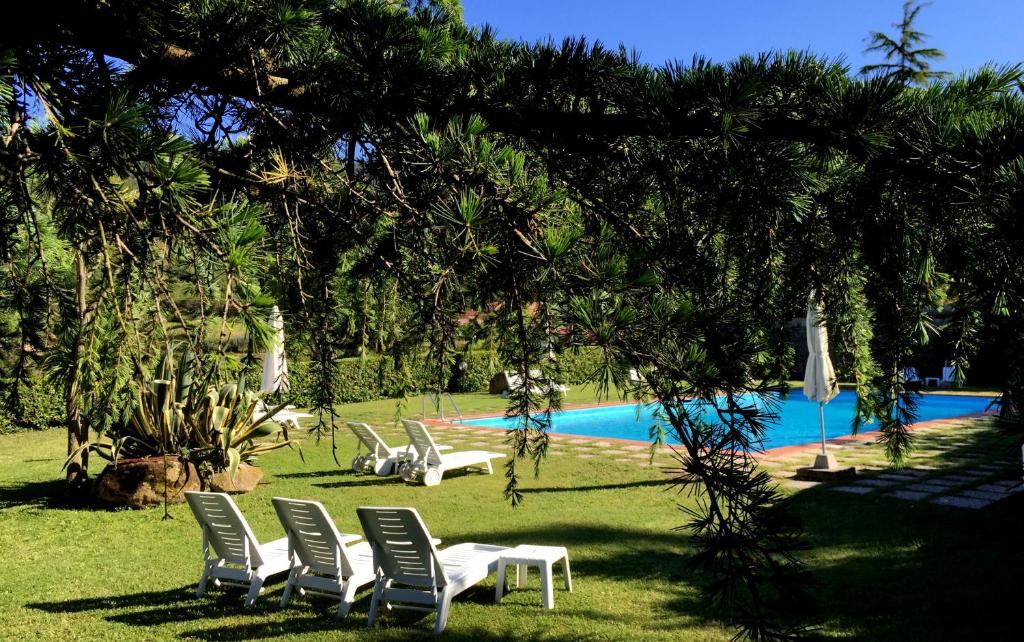 The swimming pool at or close to Hotel Il Caminetto