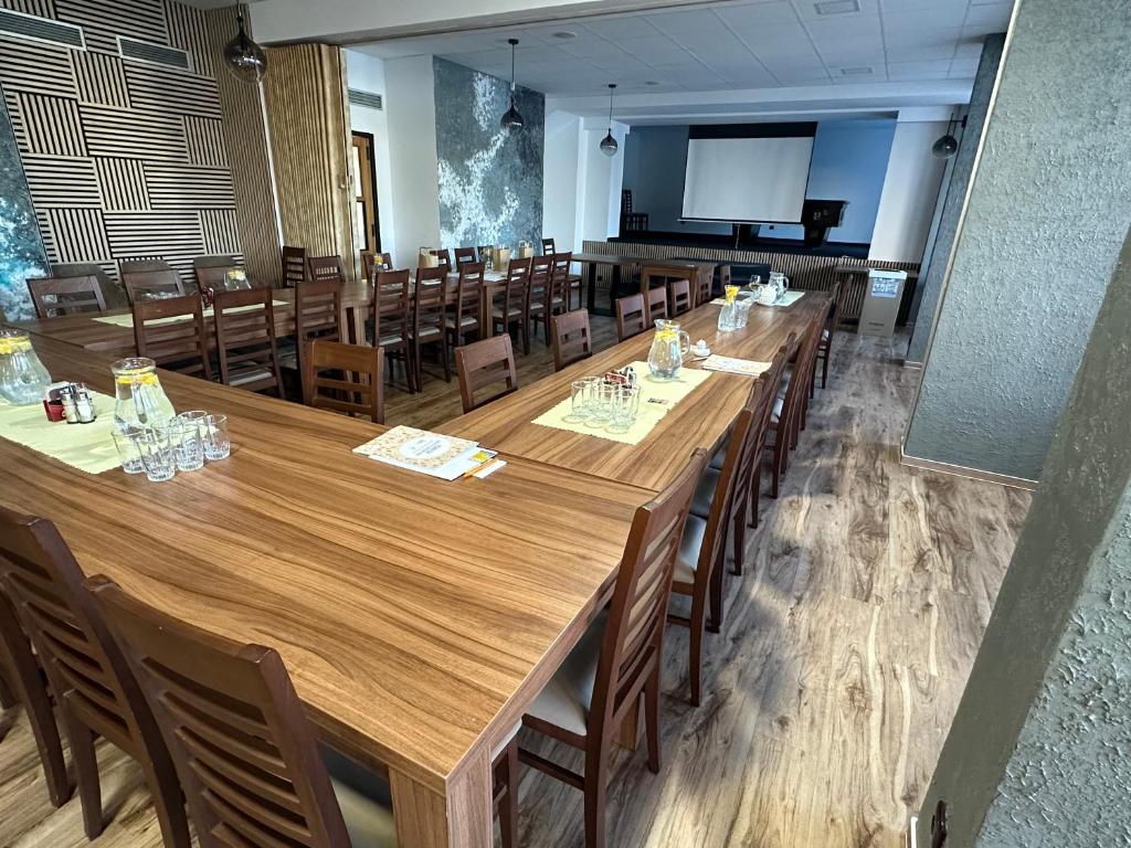 Εστιατόριο ή άλλο μέρος για φαγητό στο Hotel Alf