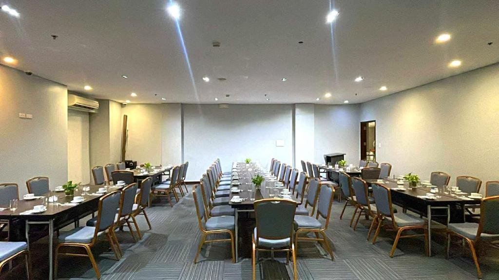 Restaurace v ubytování Microtel by Wyndham Acropolis