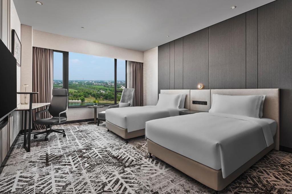 Crowne Plaza Shanghai Jinshan by IHG - 标准的双室湖景