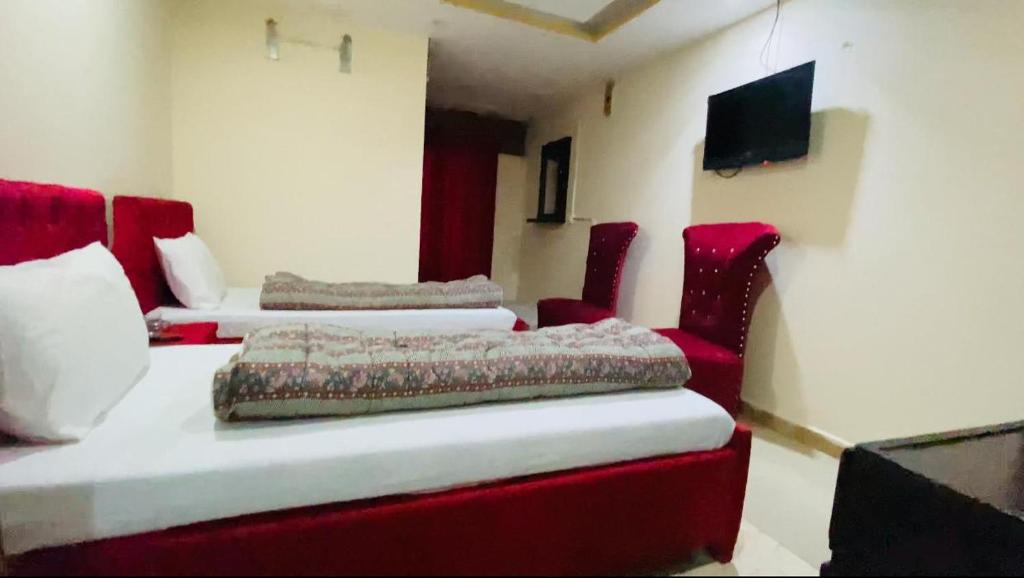 Postel nebo postele na pokoji v ubytování Alaziz Hotel