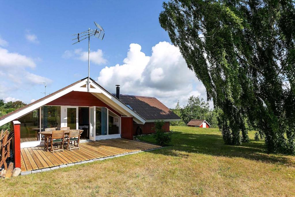 Κήπος έξω από το Lovely Summer House In A Town-Close Location