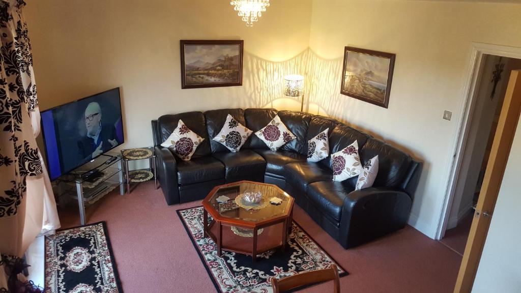 Penthouse Apartment Sleeps 11 in Edinburgh, Midlothian, Scotland